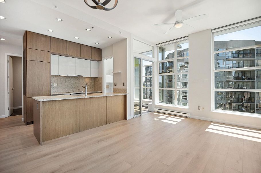 1206 1205 Howe Street Vancouver, BC - 1