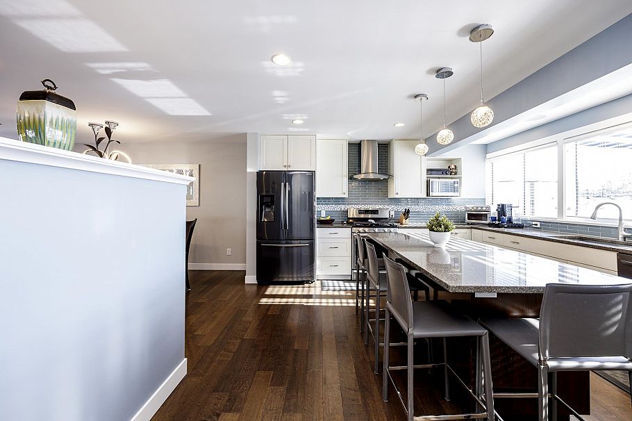 887 E 17th Street North Vancouver, BC - 8