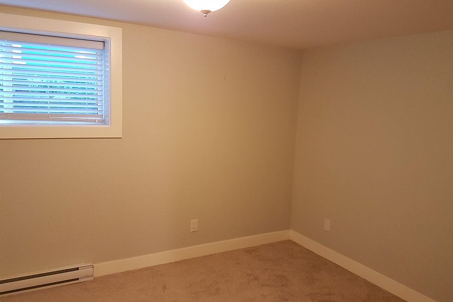 887 E 17th Street North Vancouver, BC - 30