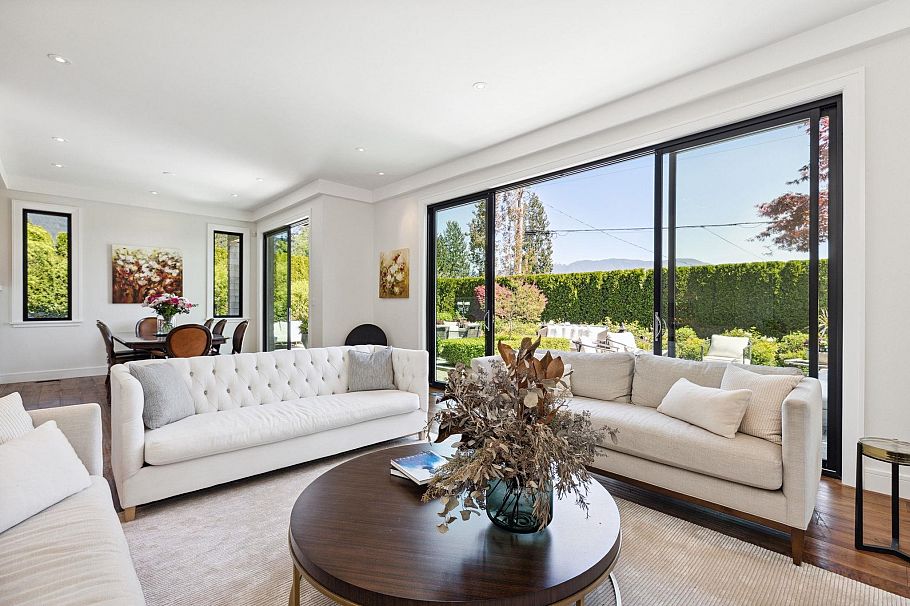 939 Friar Crescent North Vancouver, BC - 13