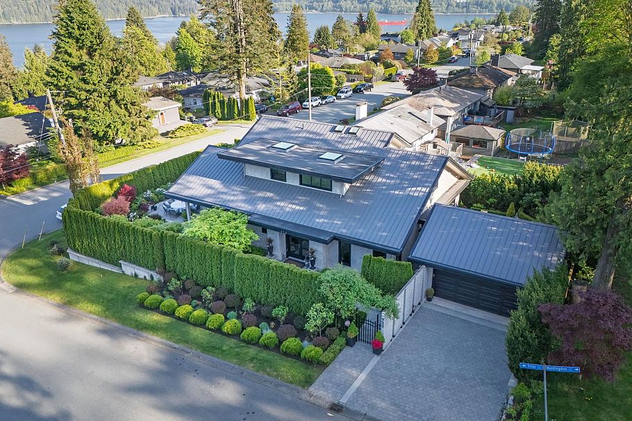 939 Friar Crescent North Vancouver, BC - 39