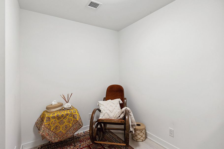 1207 1471 Hunter Street North Vancouver, BC - 25