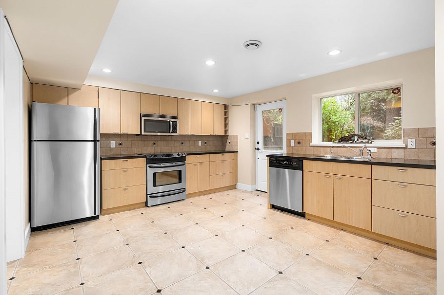 4793 Capilano Road North Vancouver, BC - 29