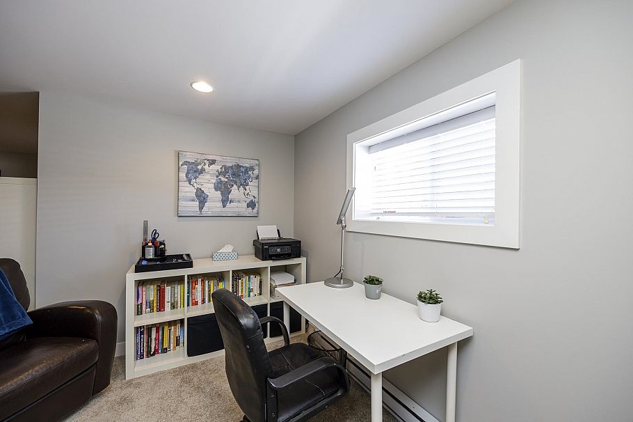 887 E 17th Street North Vancouver, BC - 25