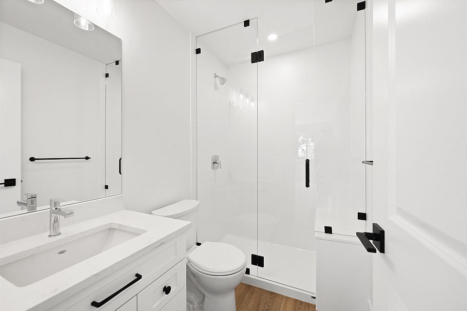 338 W 24th Street North Vancouver, BC - 26