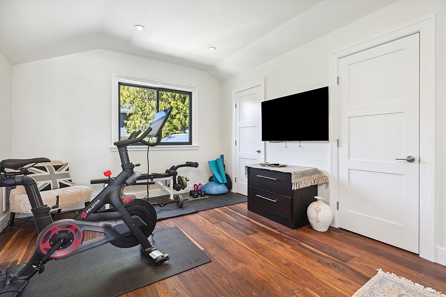 939 Friar Crescent North Vancouver, BC - 29