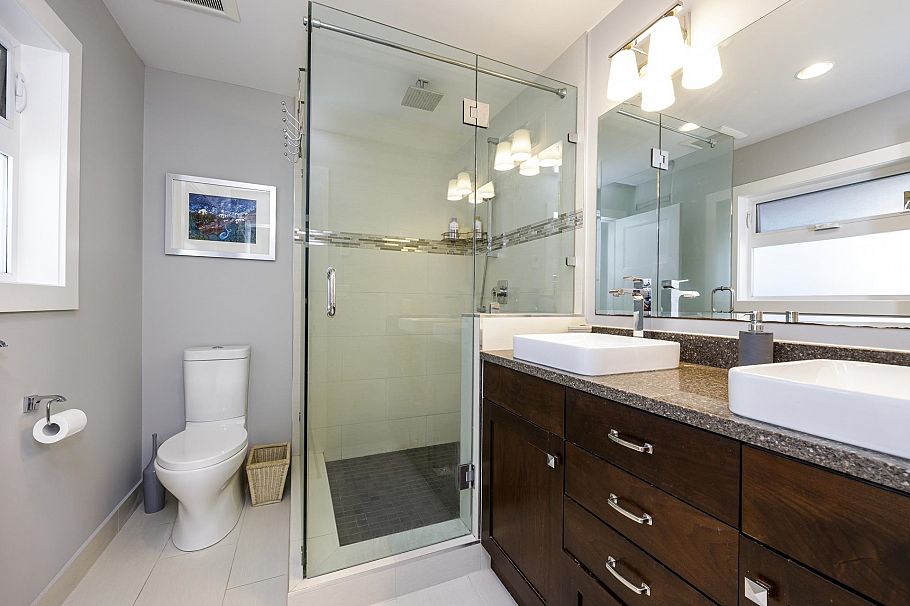 887 E 17th Street North Vancouver, BC - 17