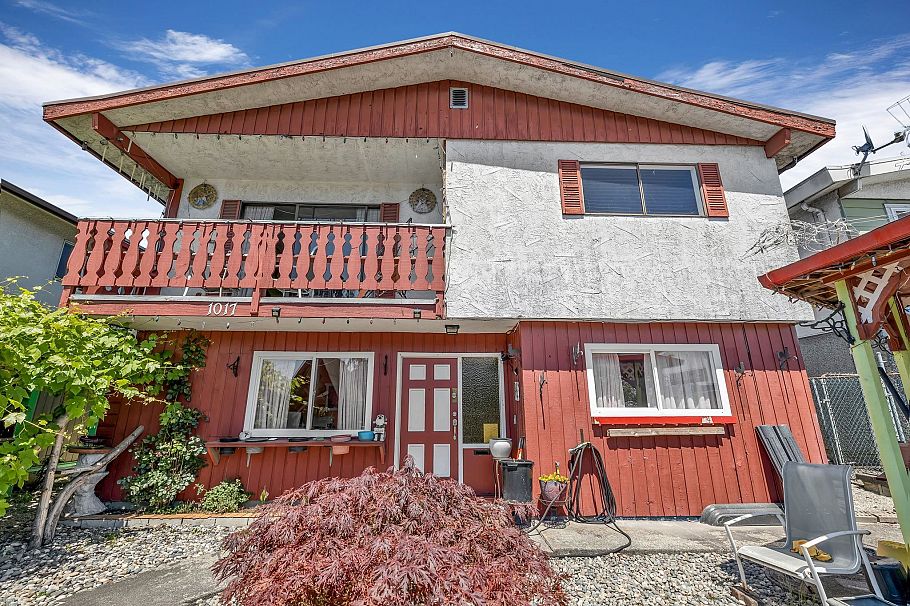 1017 SE Marine Drive Vancouver, BC - 1