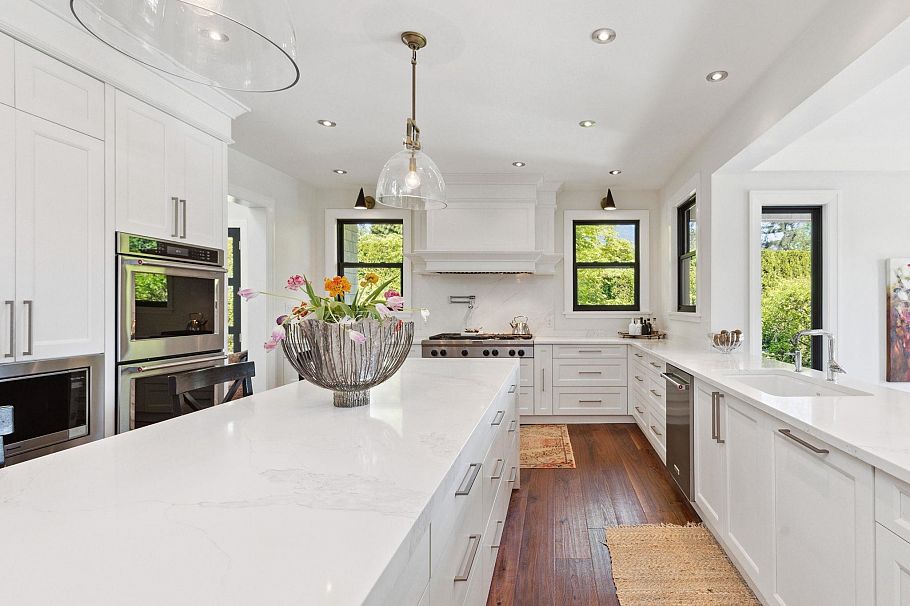 939 Friar Crescent North Vancouver, BC - 4