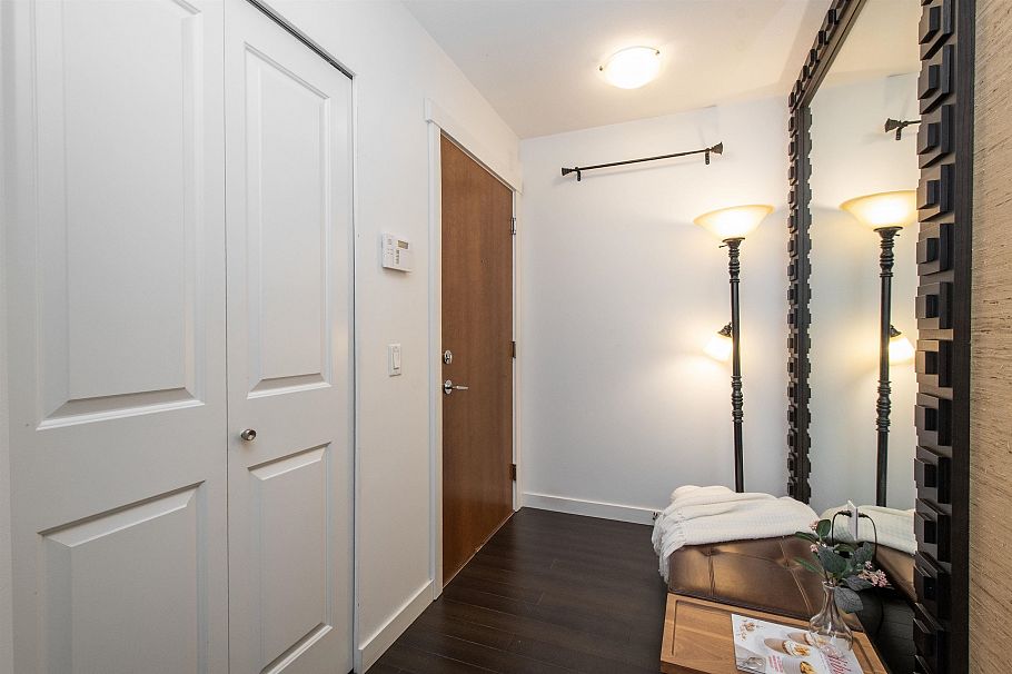 116 119 W 22nd Street North Vancouver, BC - 25