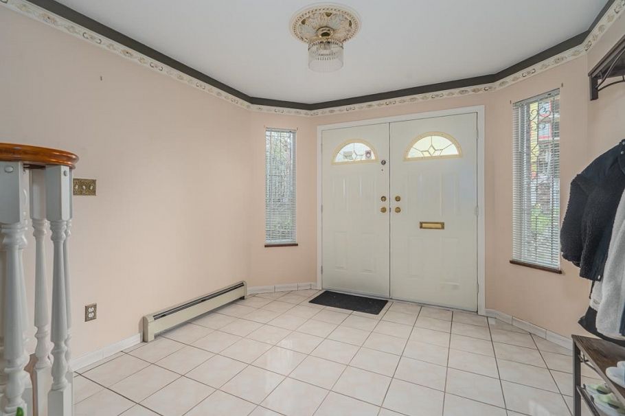 3240 Clive Avenue Vancouver, BC - 3