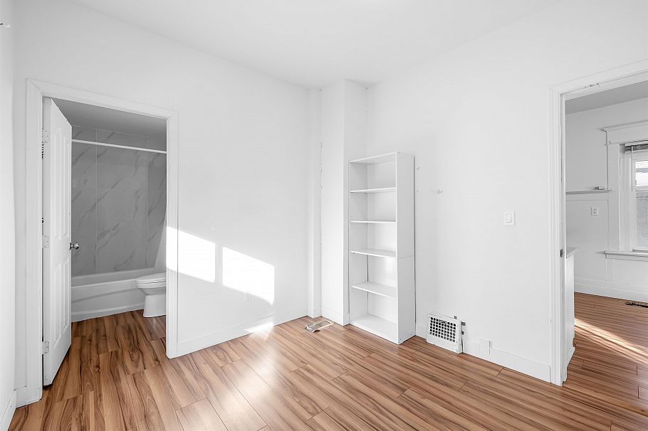 1722 E 41st Avenue Vancouver, BC - 17