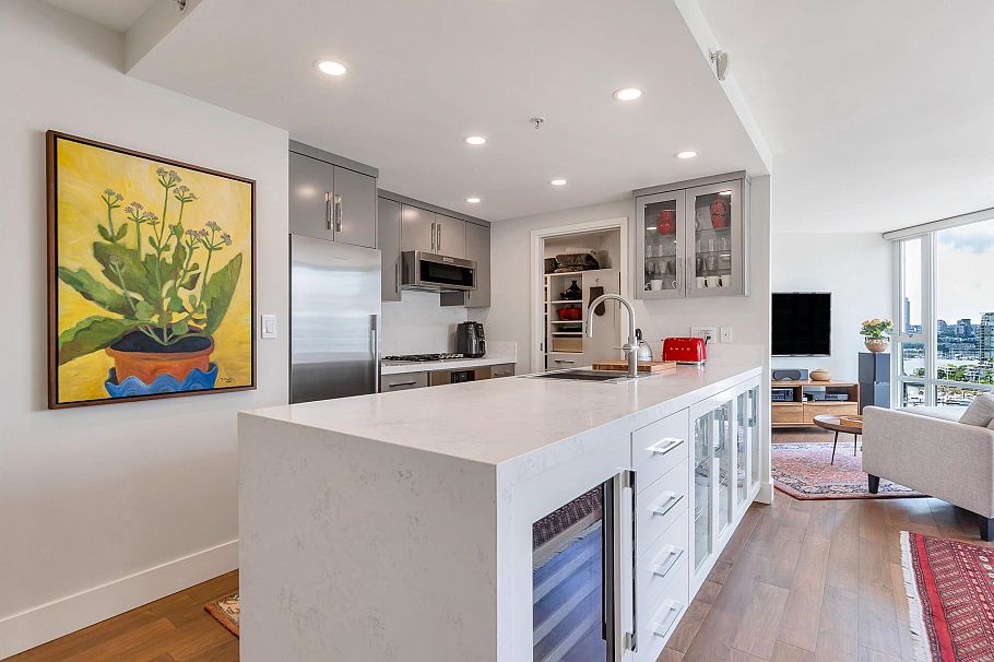 2007 918 Cooperage Way Vancouver, BC - 1