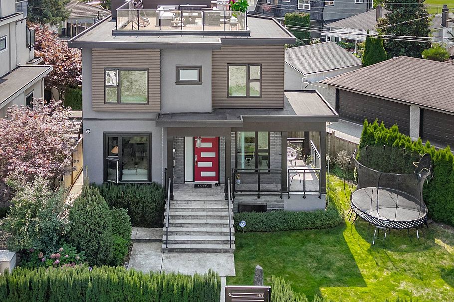 90 W 27th Avenue Vancouver, BC - 1