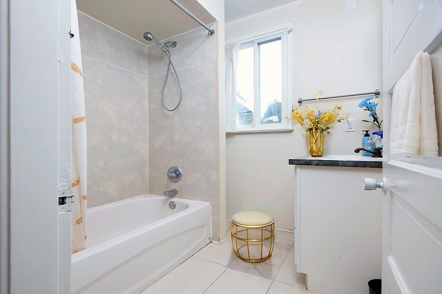 1440 E 1st Avenue Vancouver, BC - 5