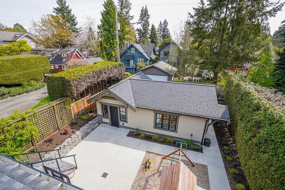 3530 W 34th Avenue Vancouver, BC - 16