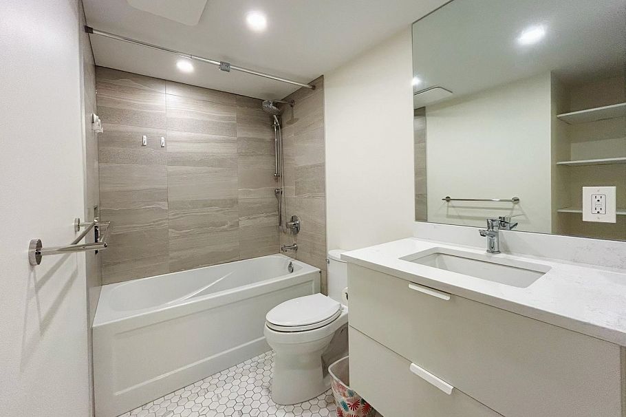 606 1740 Comox Street Vancouver, BC - 15