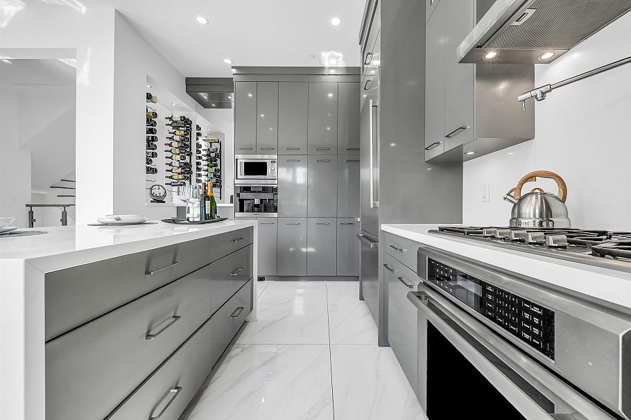 90 W 27th Avenue Vancouver, BC - 9