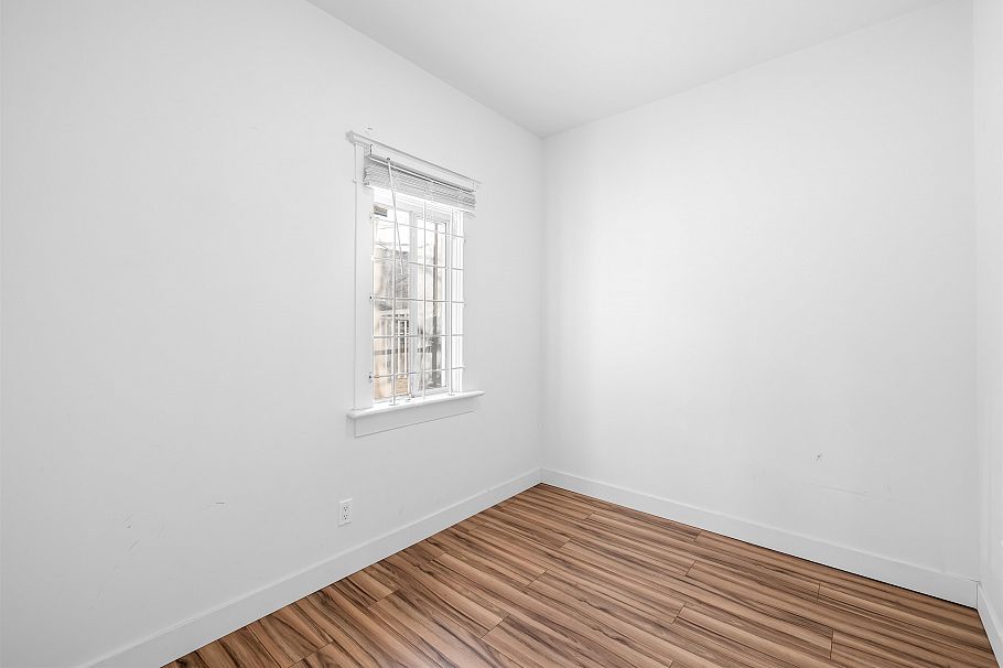 1722 E 41st Avenue Vancouver, BC - 14