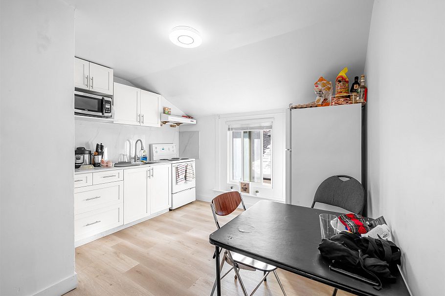 1722 E 41st Avenue Vancouver, BC - 24