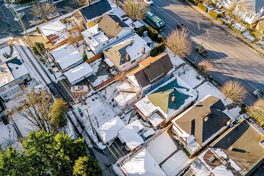 1722 E 41st Avenue Vancouver, BC - 8