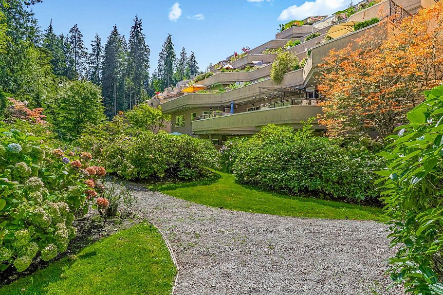 305 1500 Ostler Court North Vancouver, BC - 1