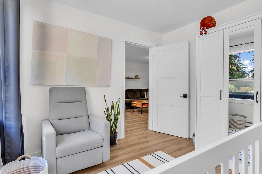 305 1500 Ostler Court North Vancouver, BC - 18