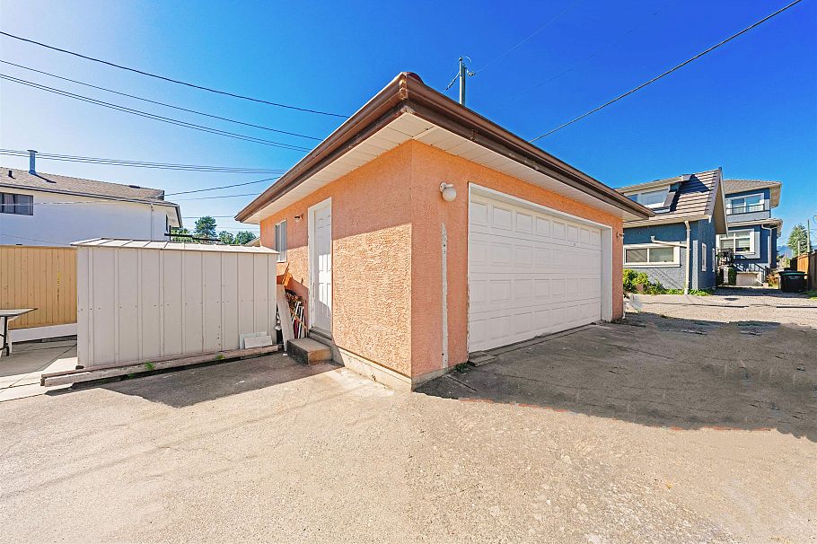 75 E 56th Avenue Vancouver, BC - 4