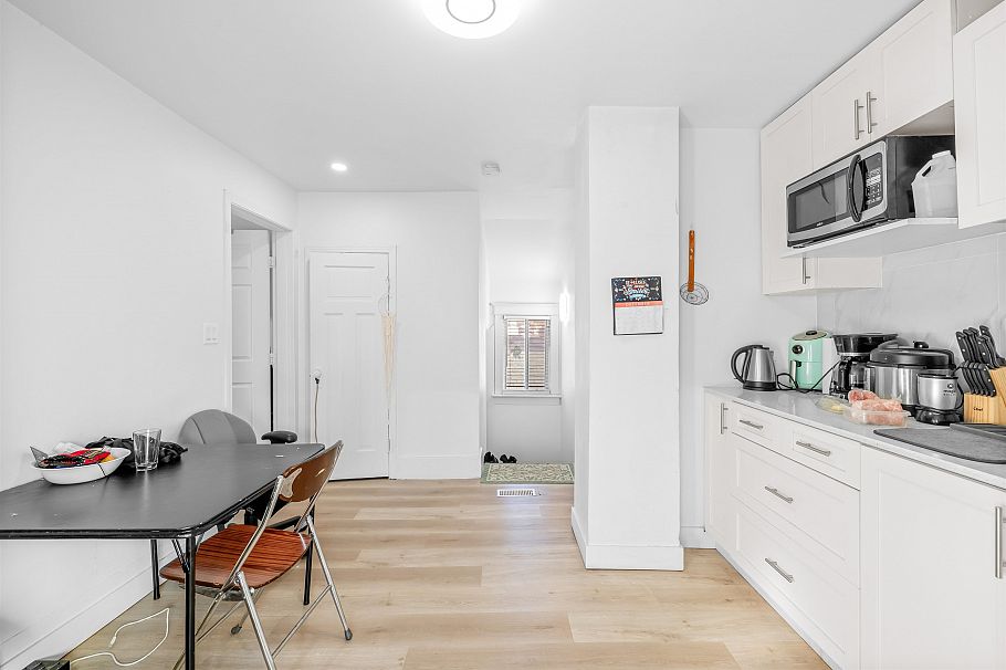 1722 E 41st Avenue Vancouver, BC - 25