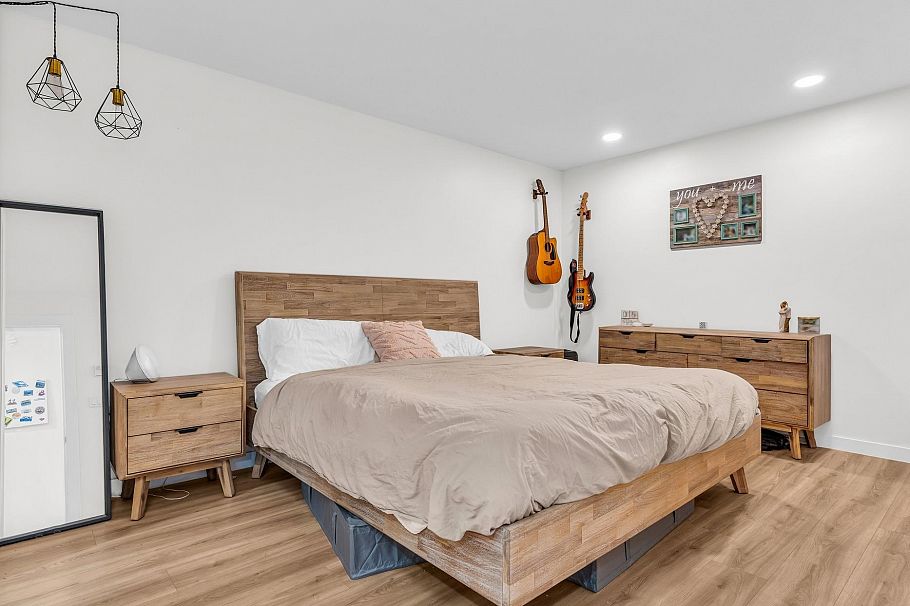 305 1500 Ostler Court North Vancouver, BC - 15