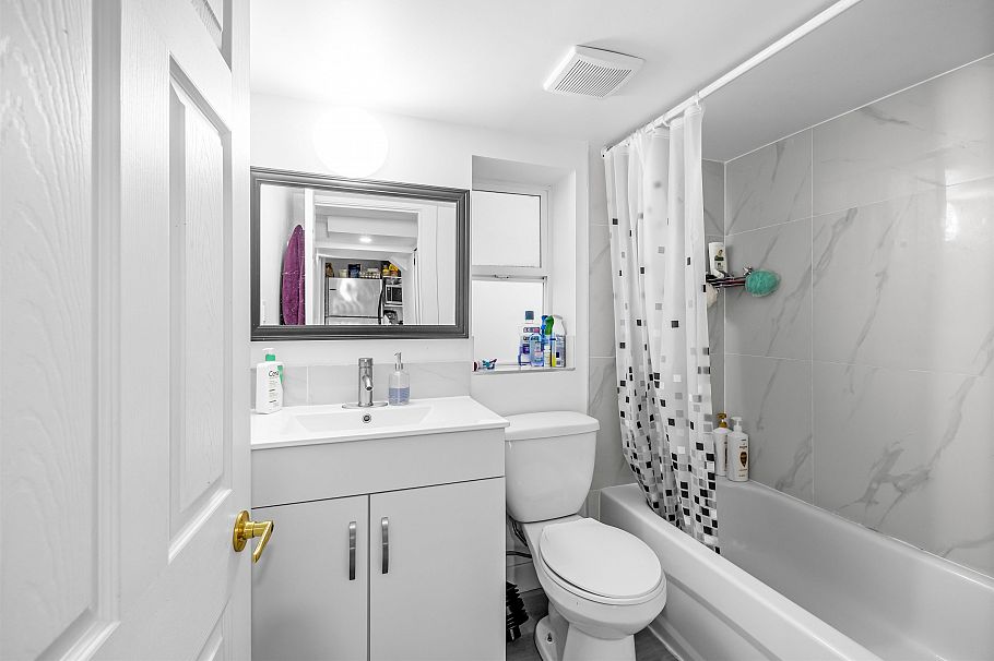 1722 E 41st Avenue Vancouver, BC - 35