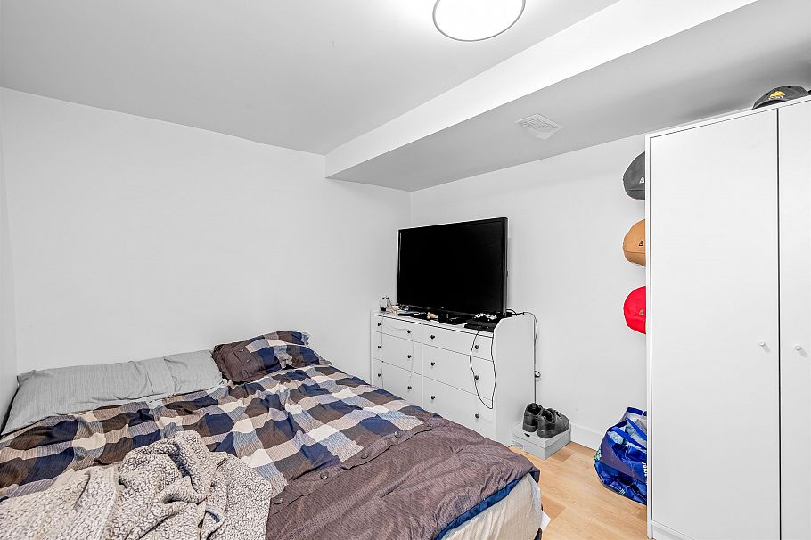 1722 E 41st Avenue Vancouver, BC - 33