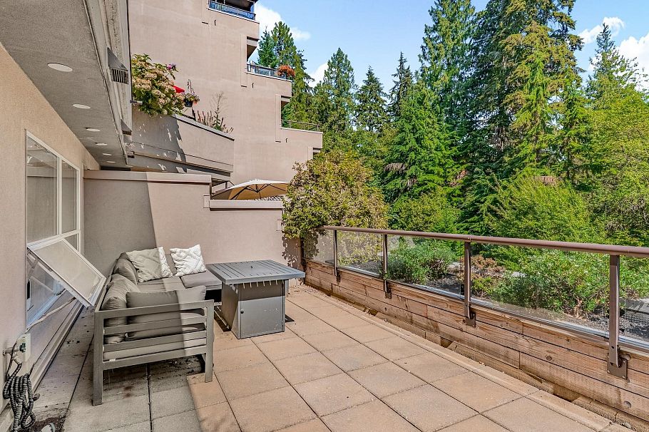 305 1500 Ostler Court North Vancouver, BC - 2