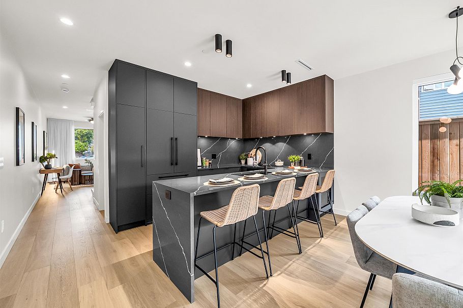 1 1120 E 23rd Avenue Vancouver, BC - 7