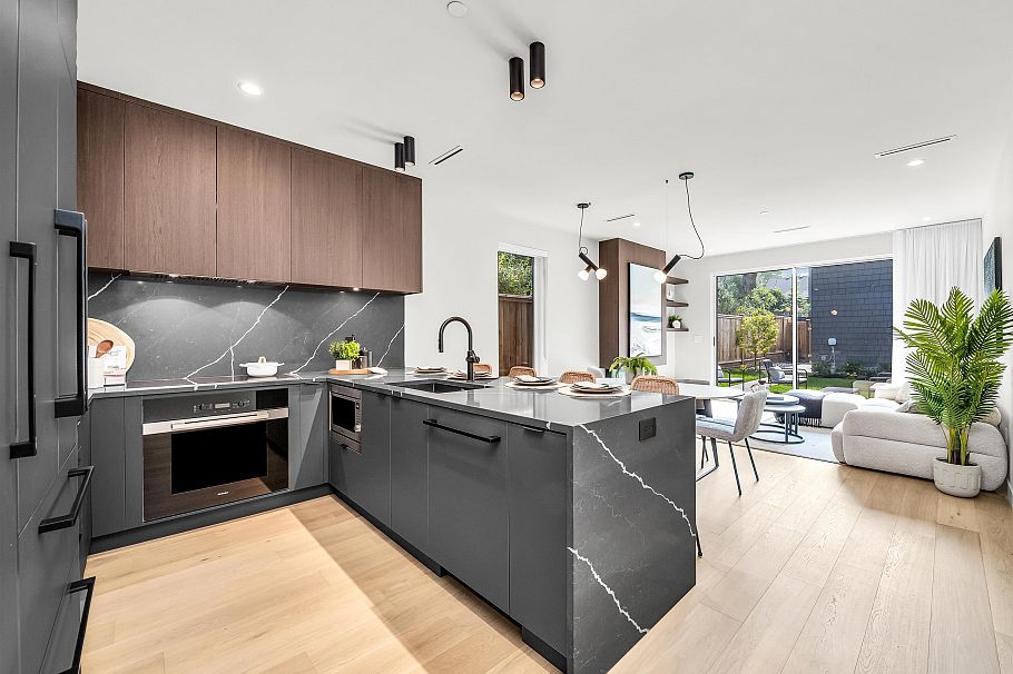 1 1120 E 23rd Avenue Vancouver, BC - 9