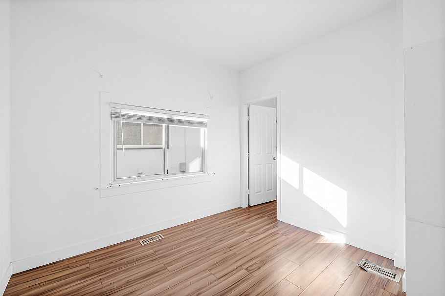 1722 E 41st Avenue Vancouver, BC - 18