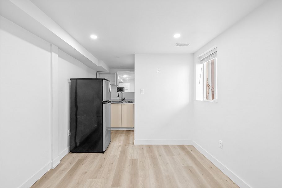 1722 E 41st Avenue Vancouver, BC - 22