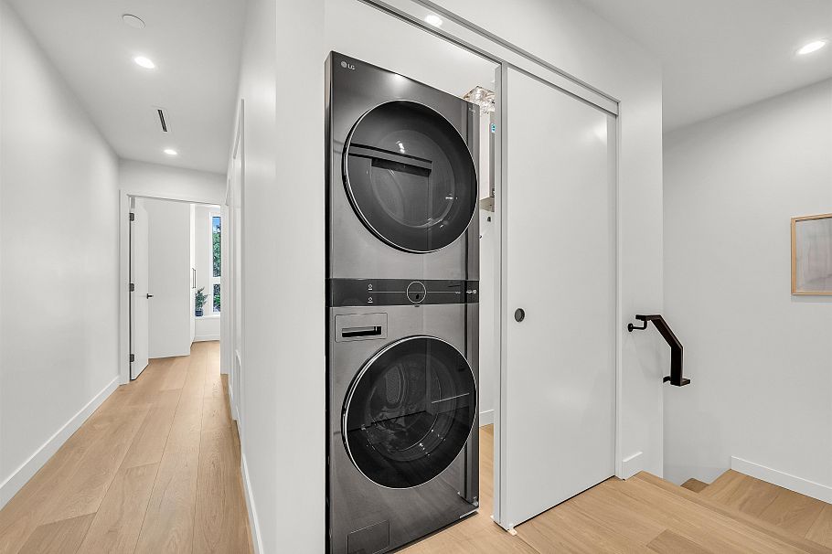 1 1120 E 23rd Avenue Vancouver, BC - 32