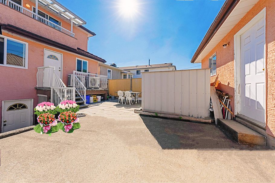 75 E 56th Avenue Vancouver, BC - 5