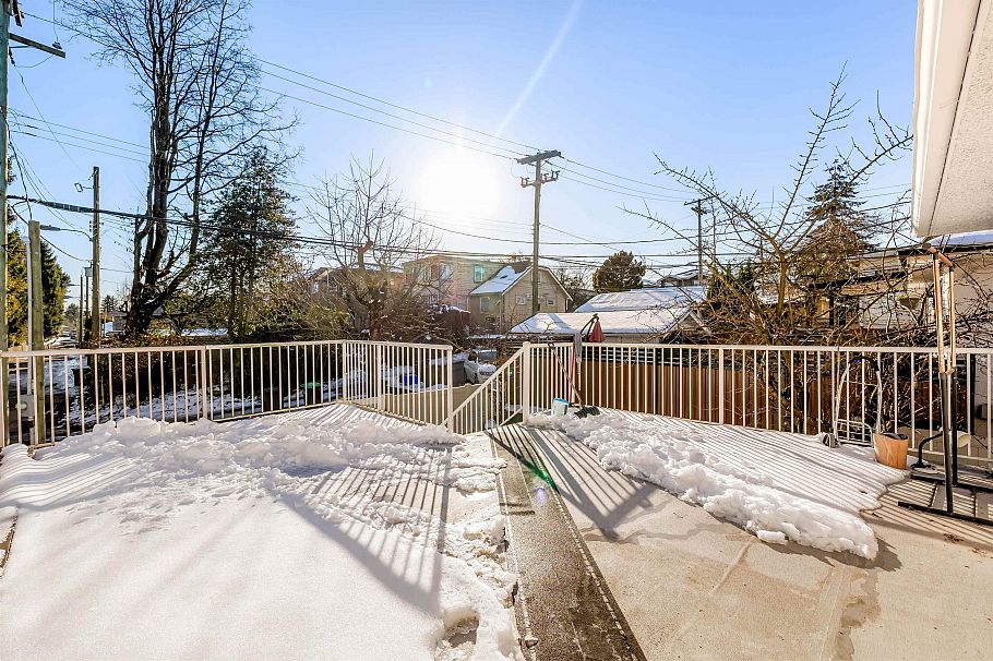 1722 E 41st Avenue Vancouver, BC - 37