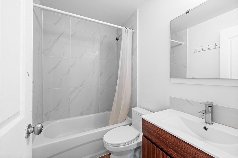 1722 E 41st Avenue Vancouver, BC - 13