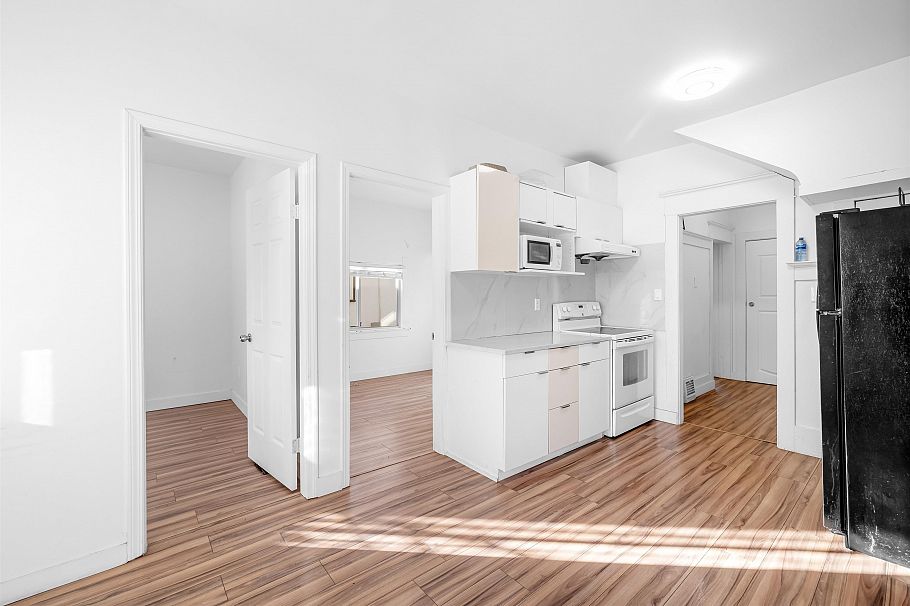 1722 E 41st Avenue Vancouver, BC - 12