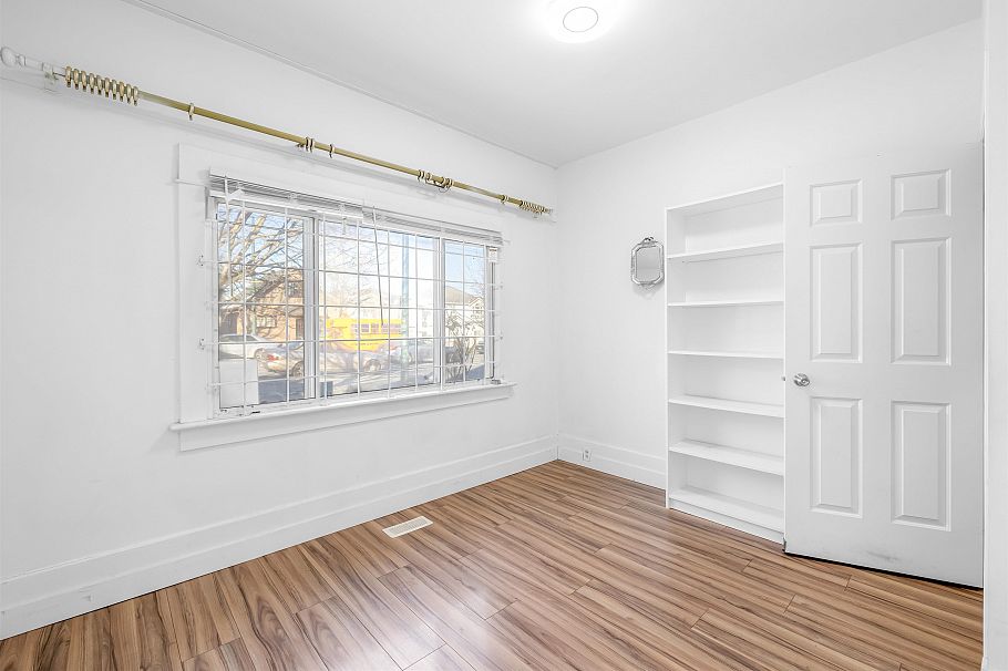 1722 E 41st Avenue Vancouver, BC - 20