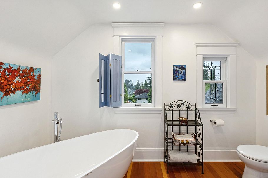 349 E 24th Street North Vancouver, BC - 18