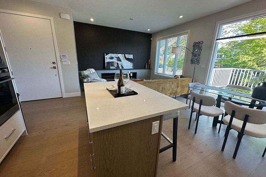 344 E 17th Street North Vancouver, BC - 9