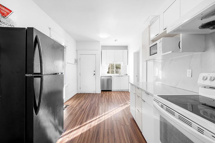 1722 E 41st Avenue Vancouver, BC - 10