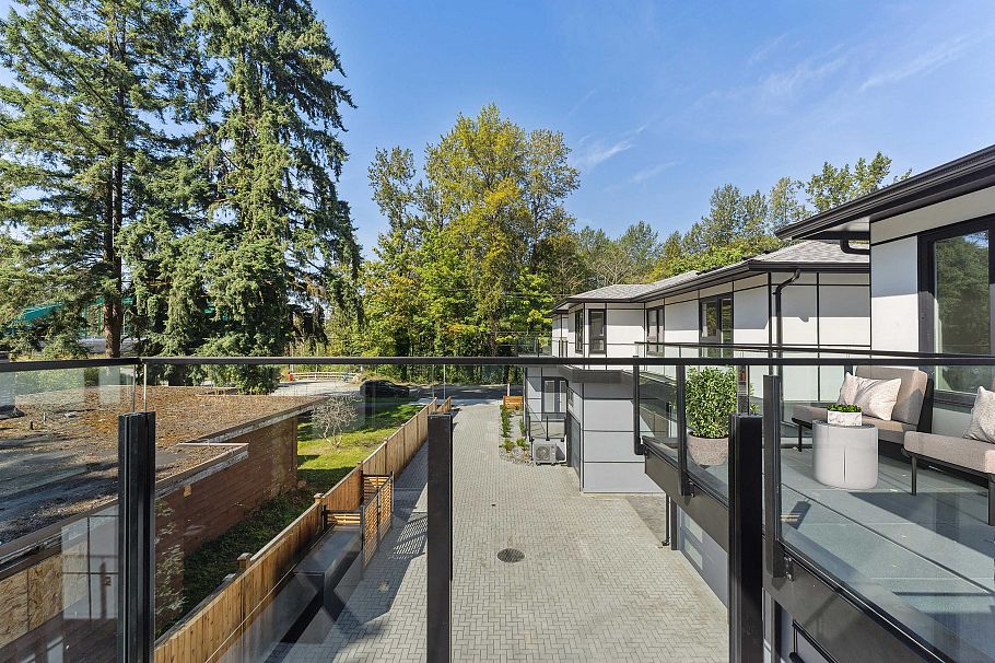 842 St. Denis Avenue North Vancouver, BC - 12