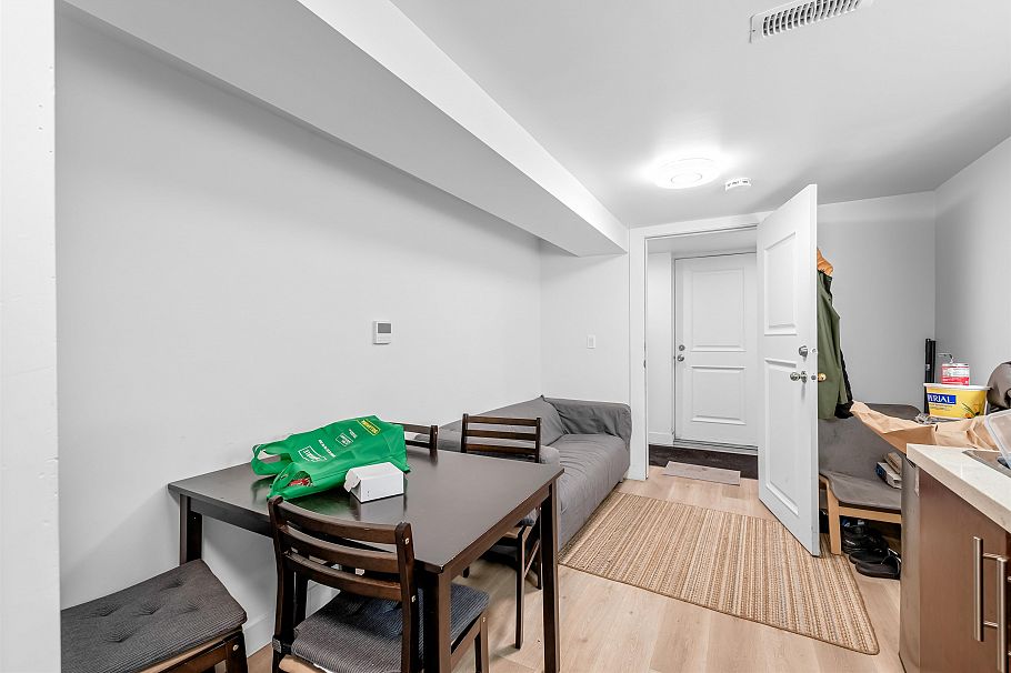 1722 E 41st Avenue Vancouver, BC - 32