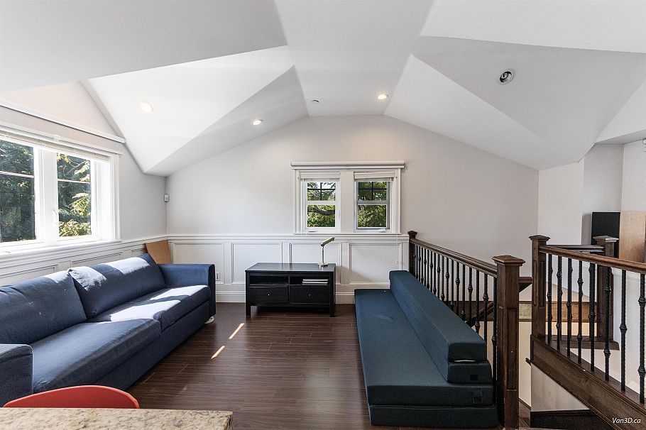 4698 W 11th Avenue Vancouver, BC - 33