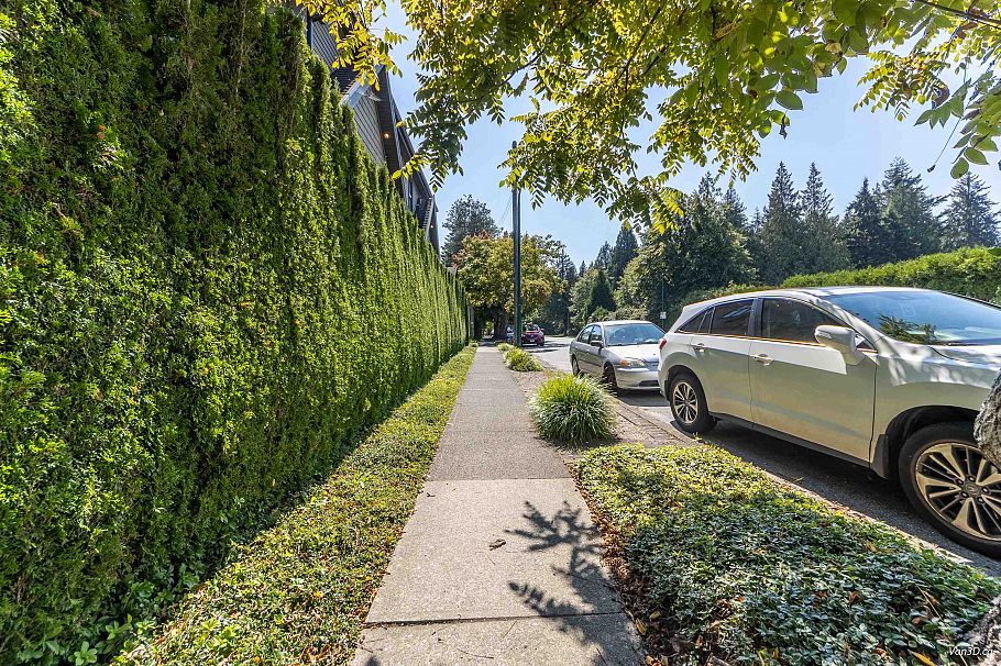 4698 W 11th Avenue Vancouver, BC - 39